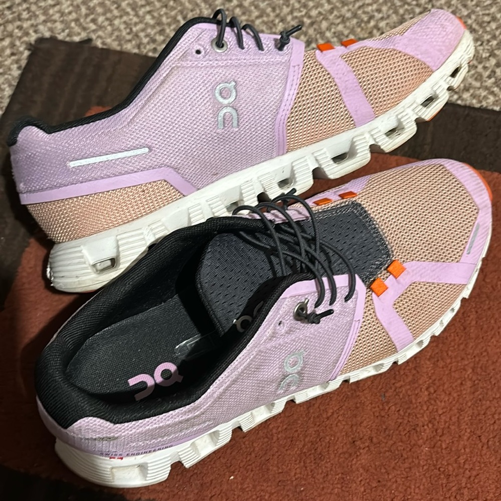 On cloud size 9 in women’s shoes